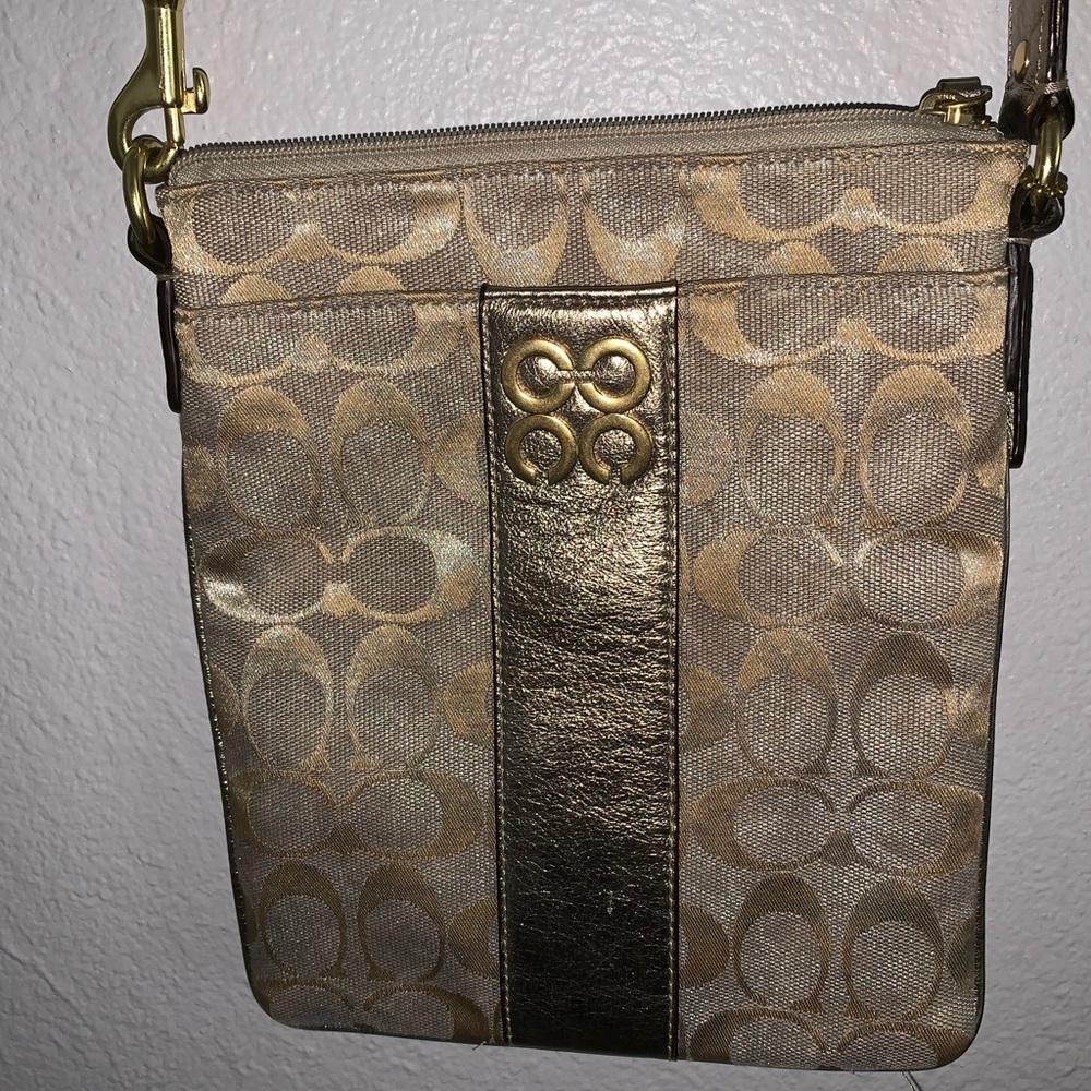 Coach crossbody purse 🍇🍀🍇🍀